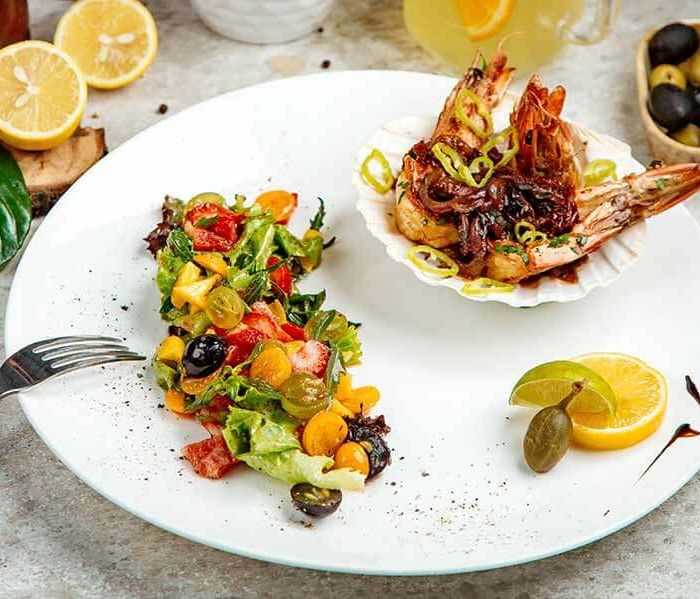 Mixed vegetable salad with sea food