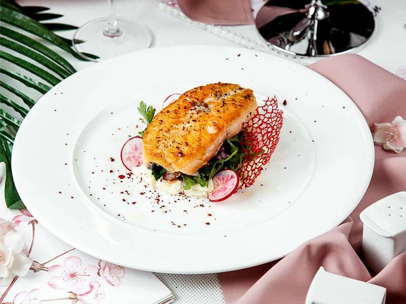 Fried salmon with rice raddish