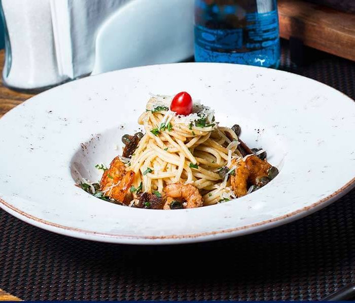 Pasta with shrimps and cheese