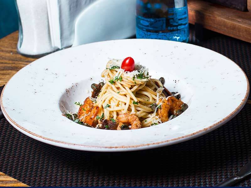 Pasta with shrimps and cheese