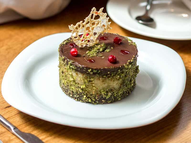Chocolate cheesecake with kataifi and pistachio paste